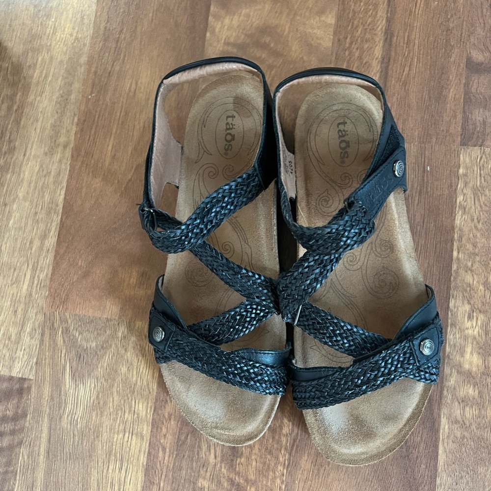 Lightly worn Taos comfort sandal